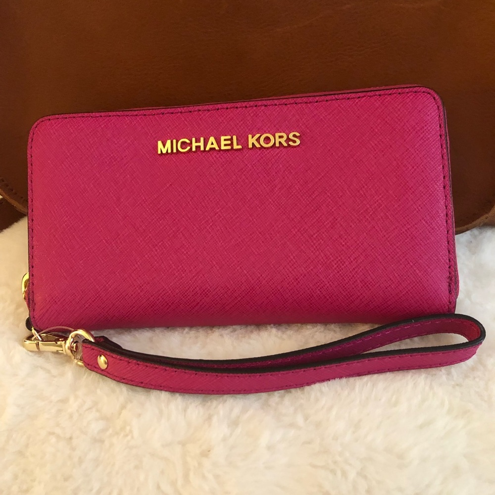 SALE🌼Michael Kors Zip Wallet Fuschia💥